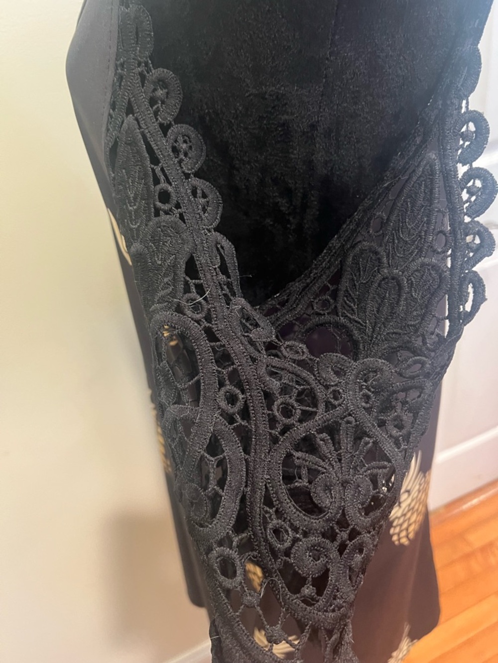 Black Pineapple Print Dress Adjustable Straps Lace Sleeve
Medium Boho - Picture 5 of 15